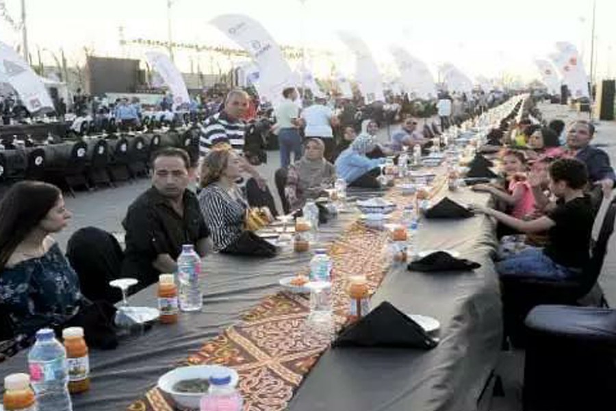 Egypt Breaks the Guinness World Record in the New administrative Capital, set a 3,100-meter Long Feast of Ramaadan